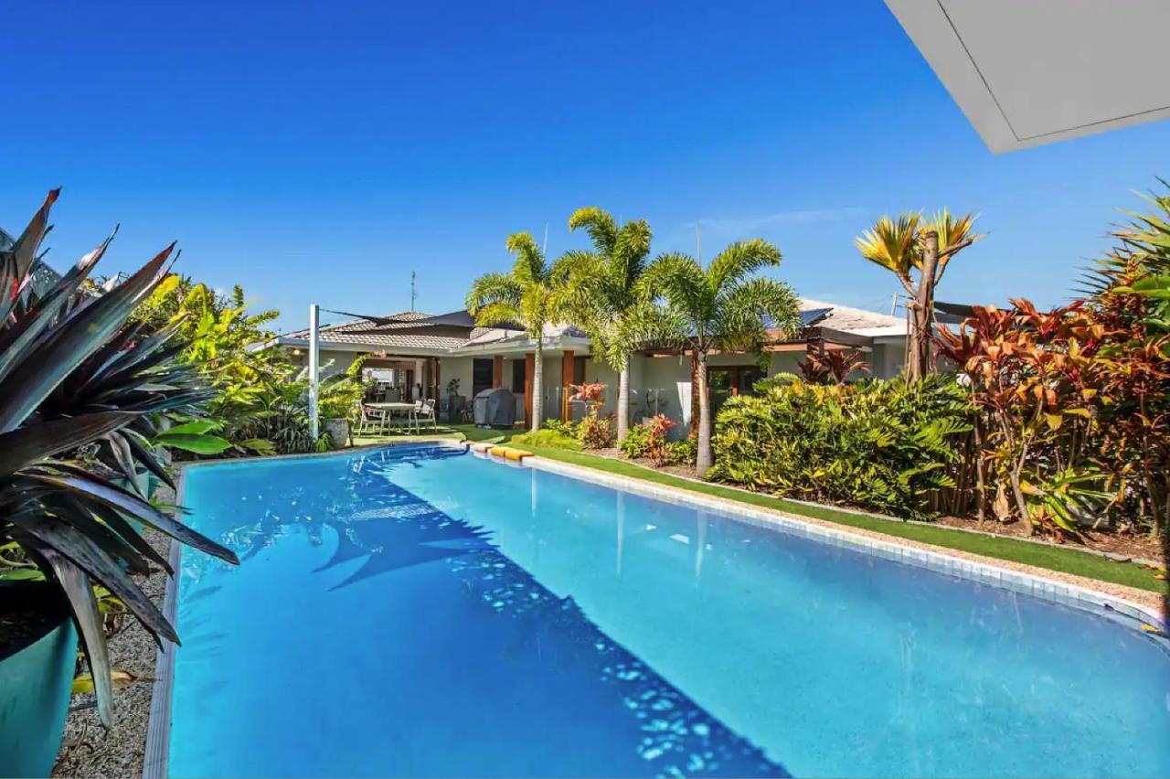 Broadbeach Bungalow - Heated Pool - Sleeps 7 Guldkusten Exteriör bild