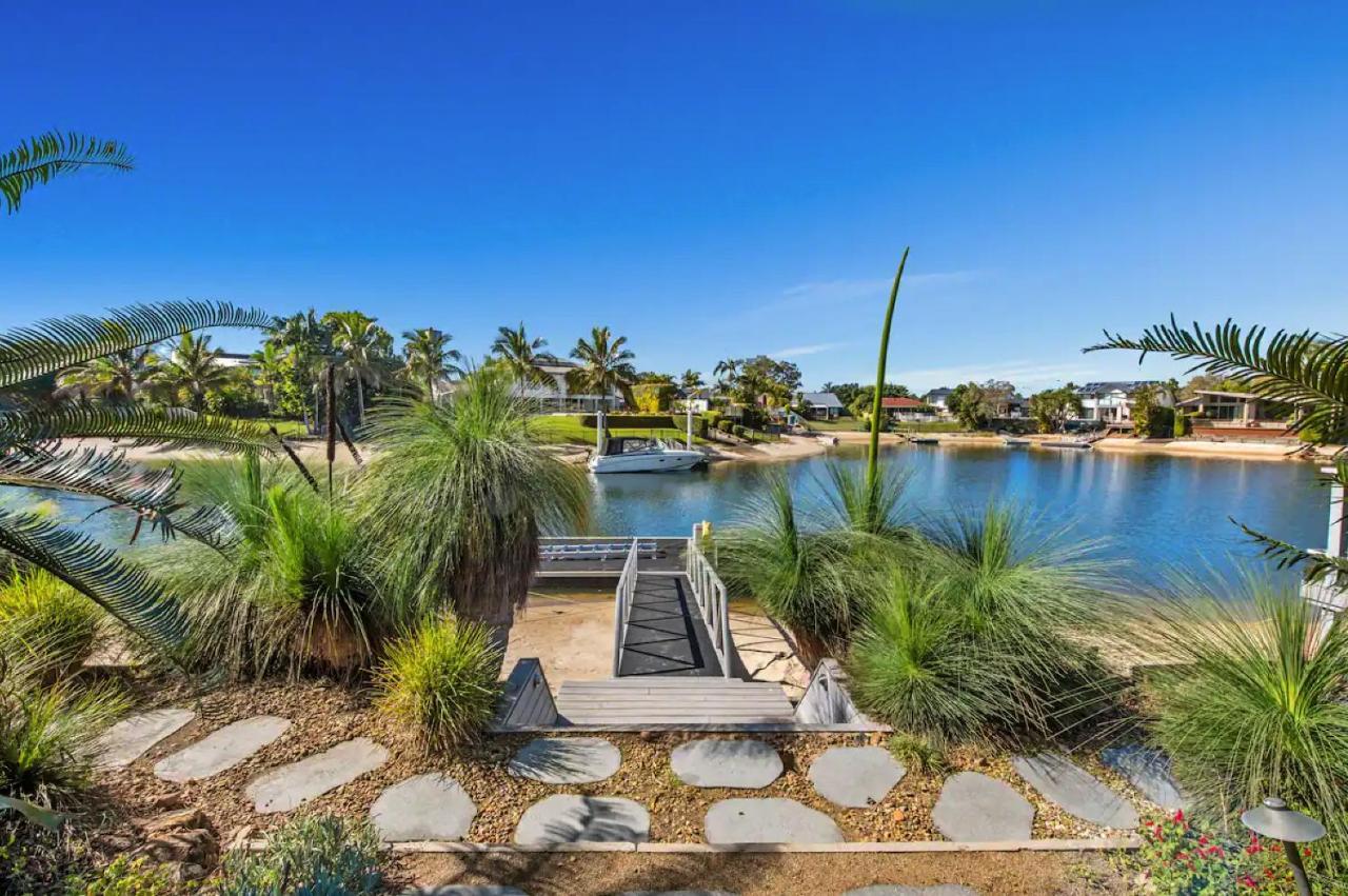 Broadbeach Bungalow - Heated Pool - Sleeps 7 Guldkusten Exteriör bild