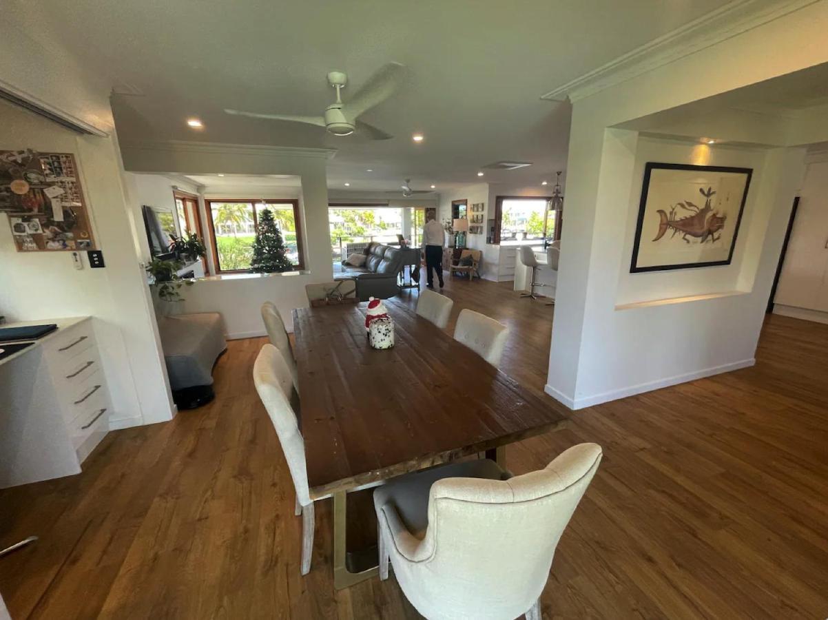 Broadbeach Bungalow - Heated Pool - Sleeps 7 Guldkusten Exteriör bild
