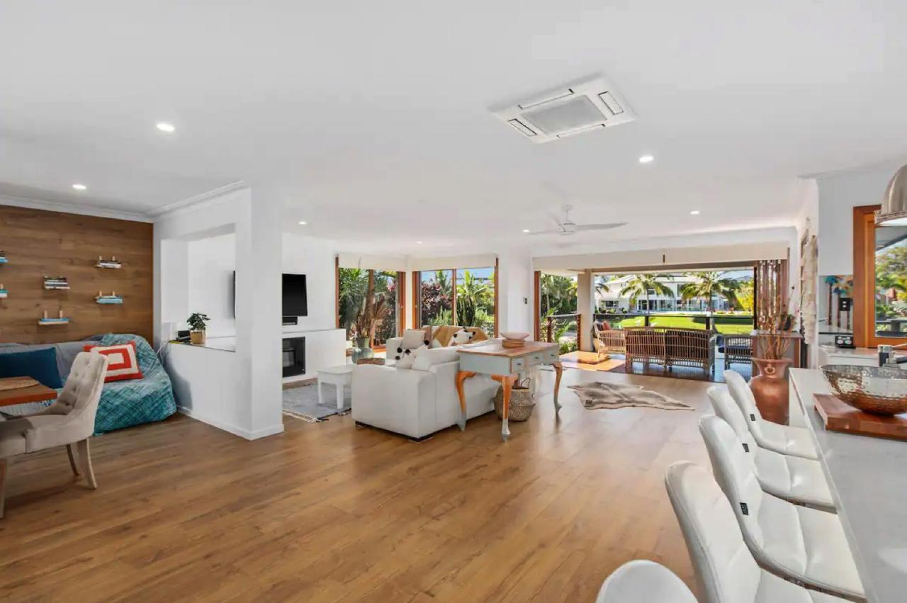 Broadbeach Bungalow - Heated Pool - Sleeps 7 Guldkusten Exteriör bild